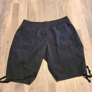 𝅺Unknown brand large women's black shorts